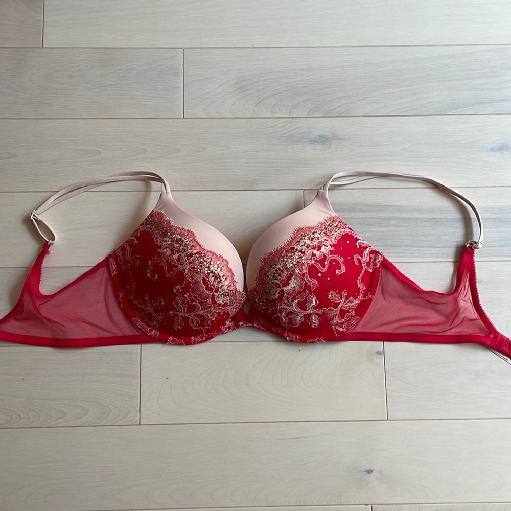 Victorias secret very sexy plunge bra